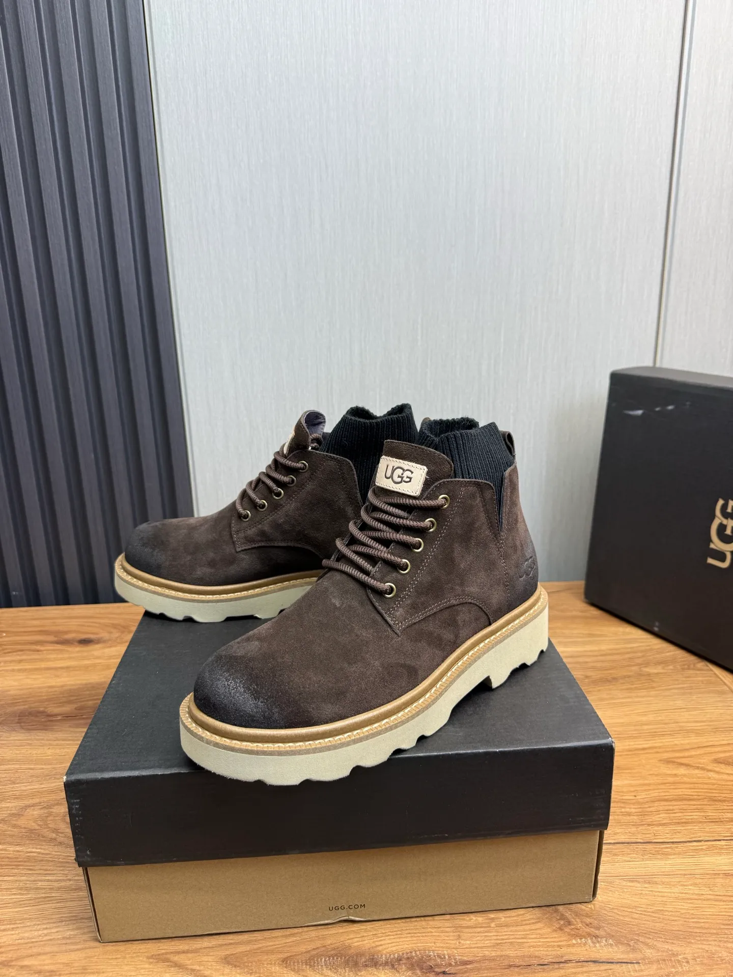 Factory price 640💰 [UGG] Men's hot winter warm boots🐑Simple and fashionable design, cowhide➕comfortable and warm wool lining. Soft and comfortable to wear, good warmth retention, and excellent foot feel. Regular size 38-45
